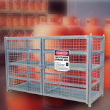 A contextualised photo with the storage cage in an industrial or storage facility environment, with stacks of orange LPG gas cylinders in the background, emphasising the product's role in professional storage.